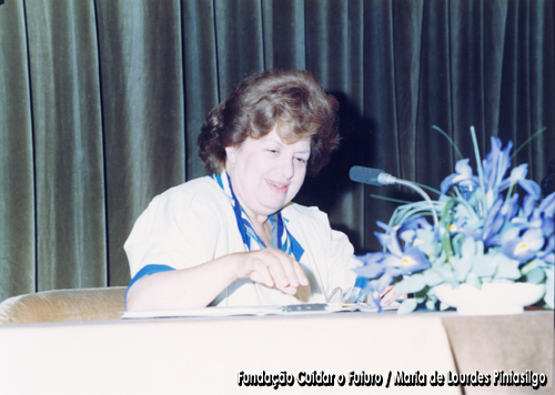 Maria de Lourdes Pintasilgo apresentando uma comunicação na Universidade de Verão, em Andorra
