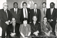 Fotografia de grupo dos participantes, incluindo Maria de Lourdes Pintasilgo, na reunião anual da United Nations University/World Institute for Development Economics Research (UNU/WIDER), realizada em Helsínquia