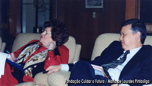 Maria de Lourdes Pintasilgo e Roberto Carneiro durante o Encontro Pensar o Milénio com Edgar Morin, 2000, uma iniciativa do Centro Nacional de Cultura e coordenada por Helena Vaz da Silva