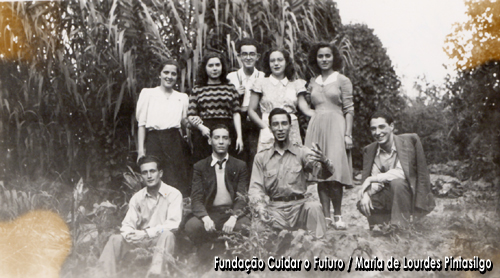 Maria de Lourdes Pintasilgo com um grupo de amigos durante umas férias em Abrantes