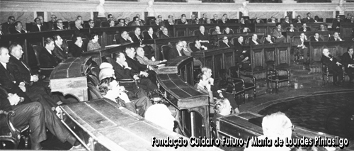 Maria de Lourdes Pintasilgo durante uma sessão de trabalho da Câmara Corporativa