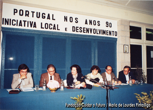 Participantes da mesa redonda subordinada ao tema Portugal nos anos 90 iniciativa local desenvolvimento, Caldas da Rainha, 1985, organizada pela candidatura presidencial de Maria de Lourdes Pintasilgo