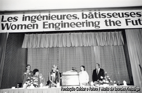 Participantes do Congresso subordinado ao tema Les ingéniures, bâtisseuses / Women engineering the future, Canadá, 1982
