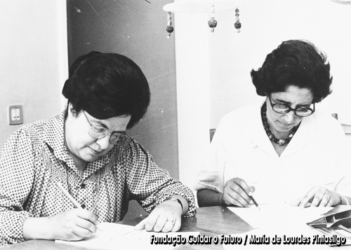 Maria de Lourdes Pintasilgo e Teresa Santa Clara Gomes durante uma sessão de trabalho